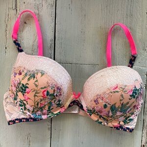 Like new! Victoria secret floral bra 32C